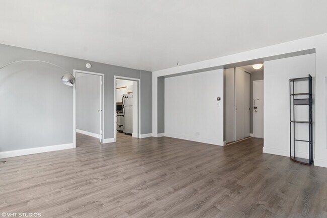 Building Photo - 850 N Dewitt Pl