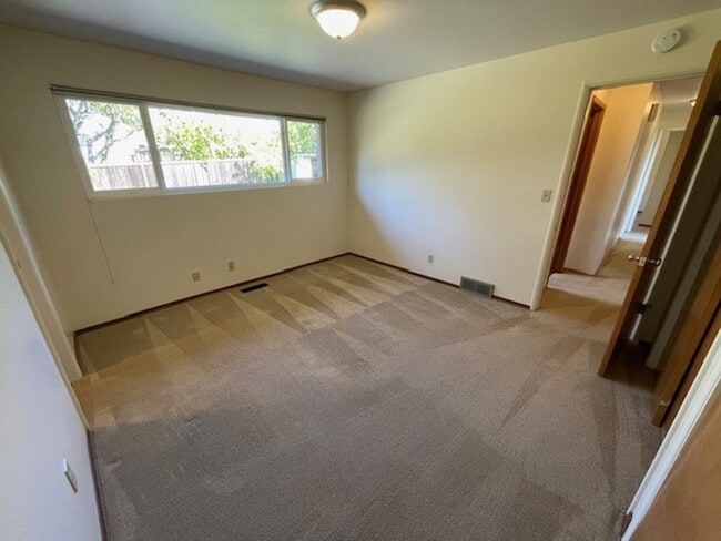 Building Photo - Edmonds View Home