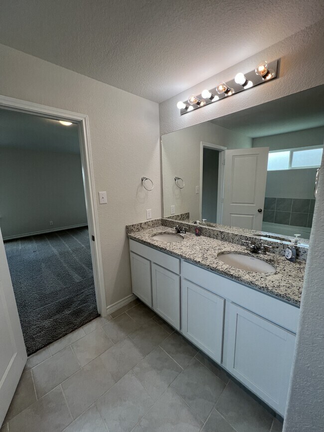 Building Photo - 317 Denison Dm