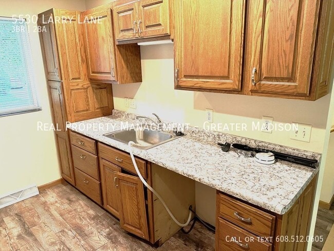 Building Photo - 5530 Larry Ln