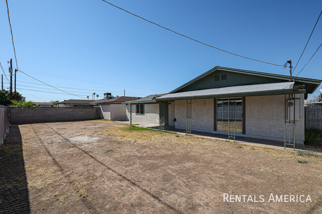 Building Photo - 443 N Cholla