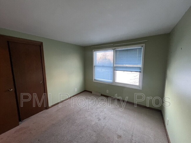 Building Photo - 3204 Chateau Ct