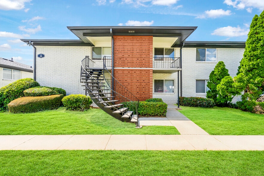 Building Photo - Lenox Place