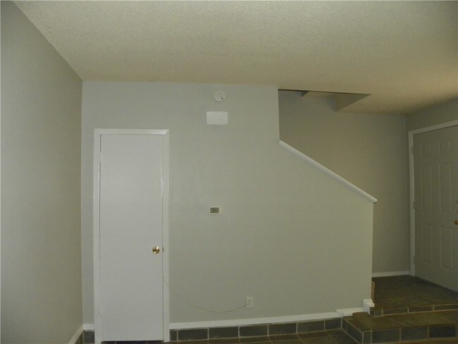 Building Photo - 3406 Dolphin Dr