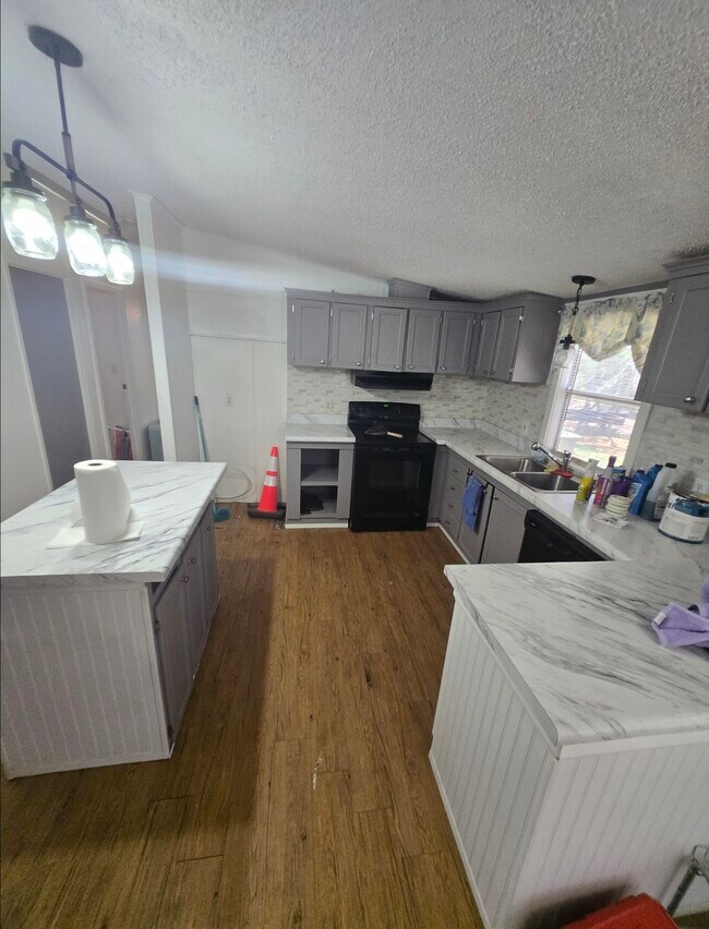 Building Photo - 464 Red Bud Ln