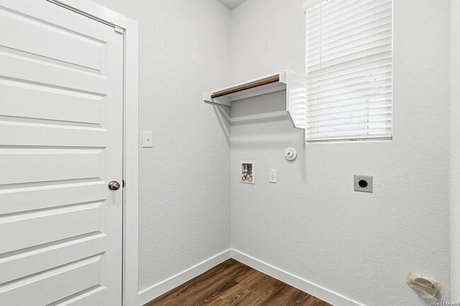 Building Photo - 5702 Topaz Wy
