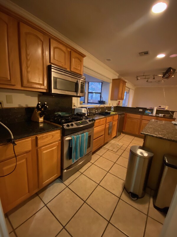 Building Photo - 5215 S Oswego Ave