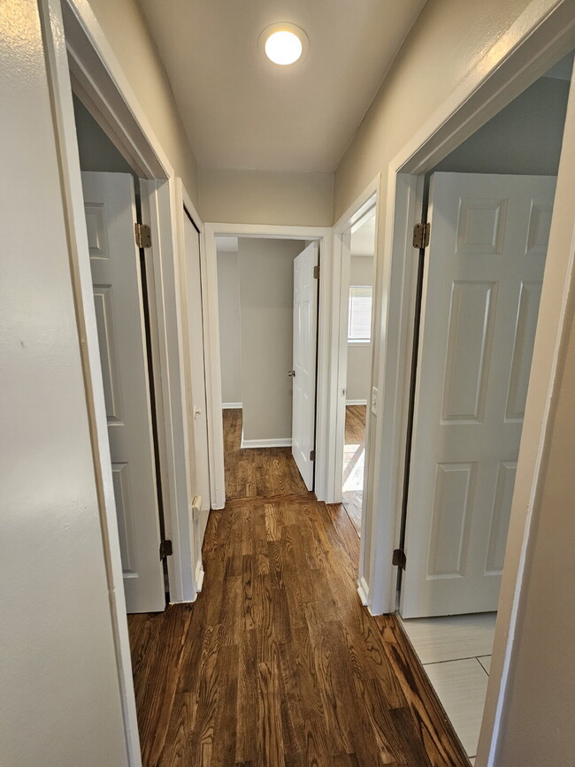 Building Photo - 3 Bedroom Ranch with Hardwood Floors, Eat-In Kitchen, Full Basement & All Appliances!