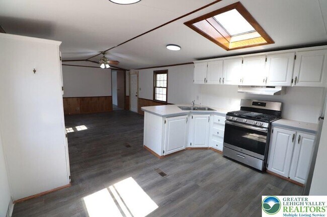 Building Photo - 238 Birchwood Ln