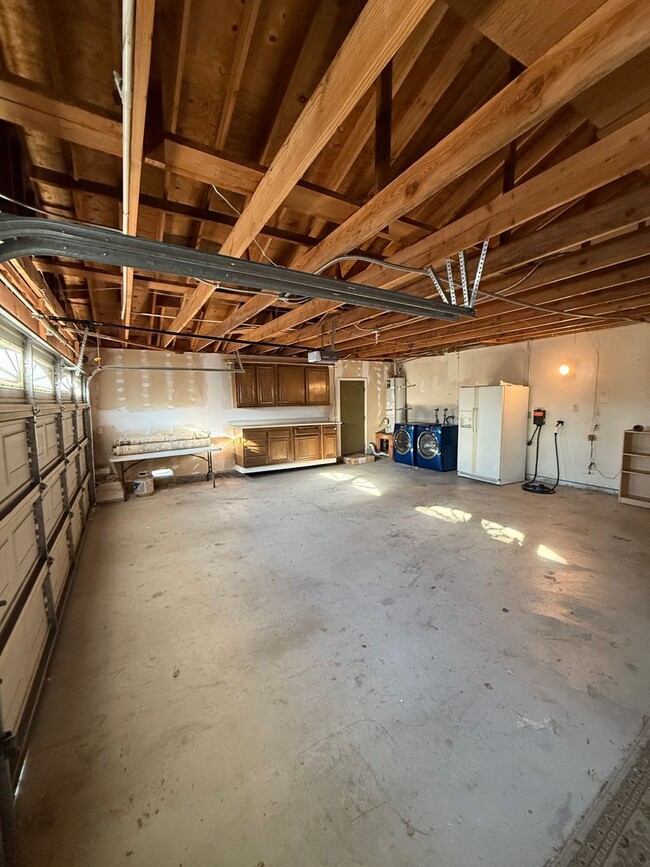 Building Photo - Beautiful 1 Story Porter Ranch, 3 Bedroom,...