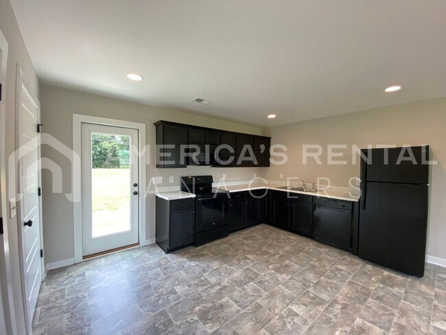 Building Photo - Home for Rent in Talladega, AL!!!