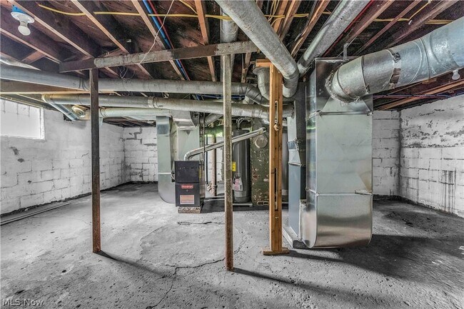 Building Photo - 1174 La Croix Ave