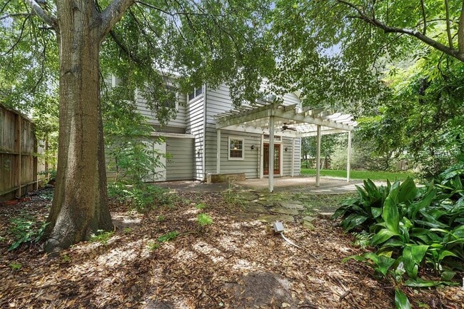 Building Photo - 3126 Wroxton Rd