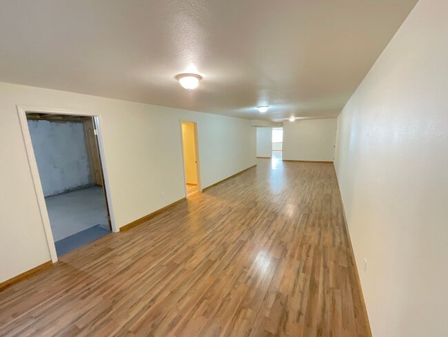 Building Photo - 4 Bedroom Home Available Near Research Pkwy & Scarborough Dr!