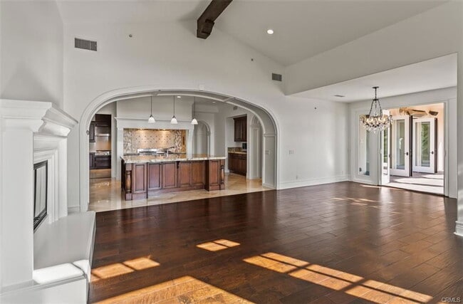 Building Photo - 8 Whalers Bluff