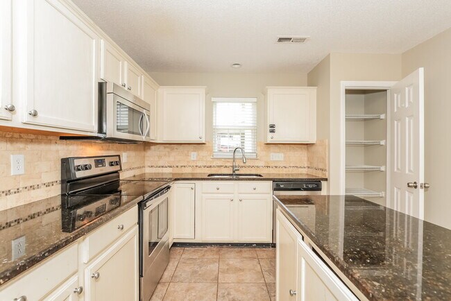 Building Photo - 5209 Carriage Woods Dr