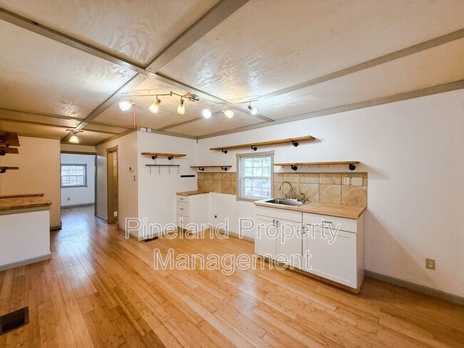 Building Photo - 413 E Donaldson Ave