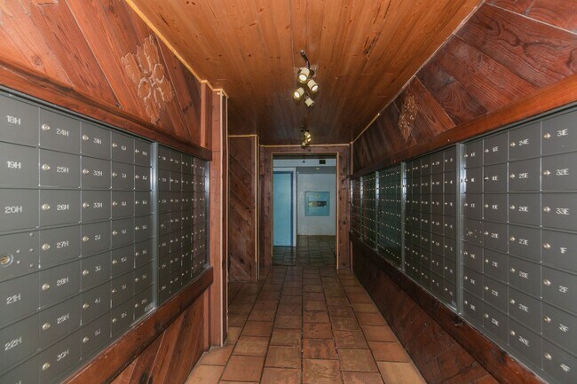 Building Photo - 98-410 Koauka Loop #14B