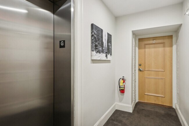Building Photo - 1471 Beacon St
