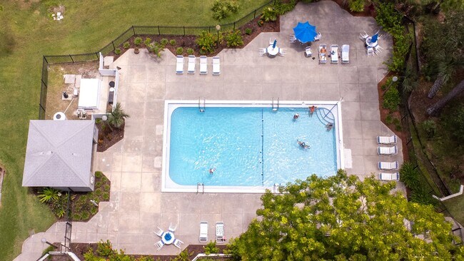 Building Photo - Comfortable Condo Living in St. Augustine Shores