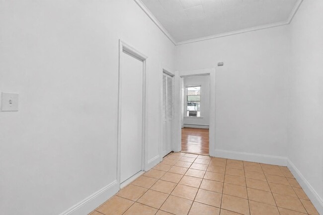 Building Photo - 86 Griffith St