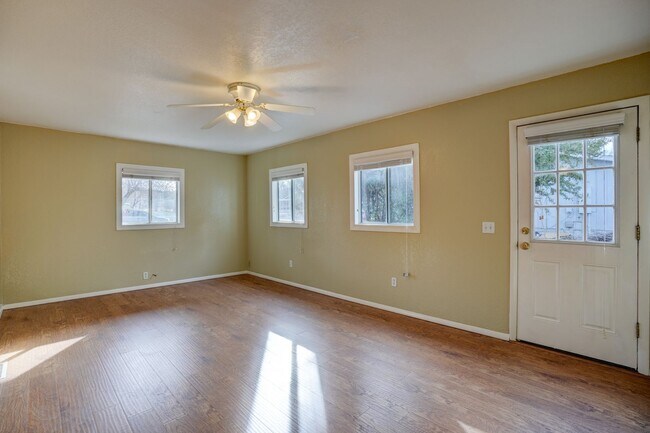 Building Photo - Home for Rent Near Willow Lake!