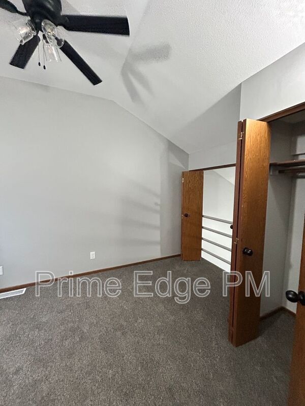 Building Photo - 1701 Ridgehaven Ct