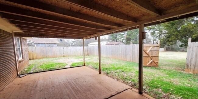 Building Photo - 112 Tres Dr