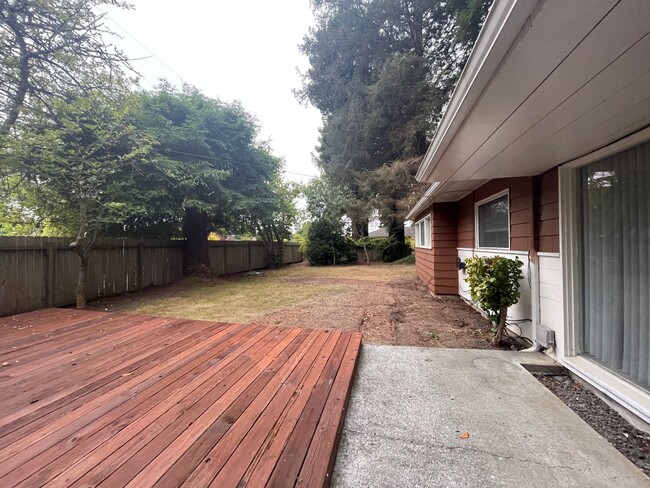Building Photo - Charming Pet Friendly, 3-Bedroom 1-Bath, p...
