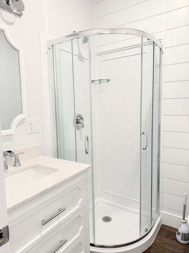 Building Photo - 590 Las Roblas Grande Dr