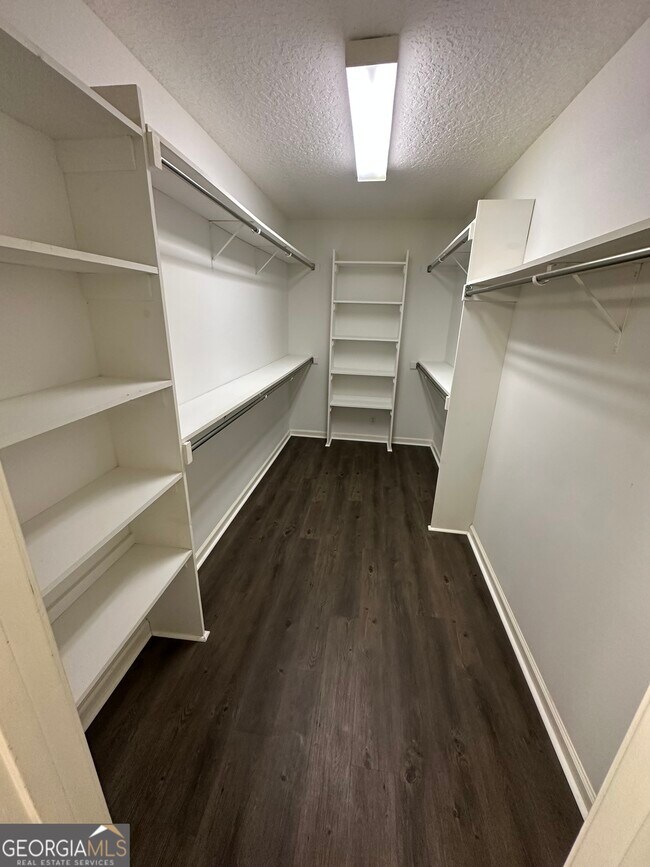 Building Photo - 1024 Greenwillow Dr