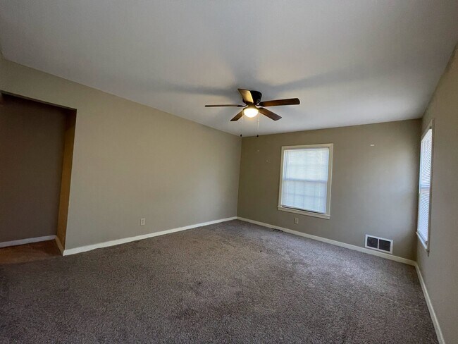 Building Photo - 1004 Cottonwood St