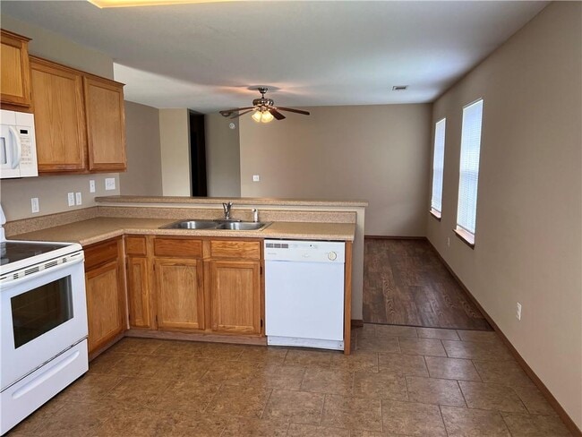 Building Photo - 140 Sage St