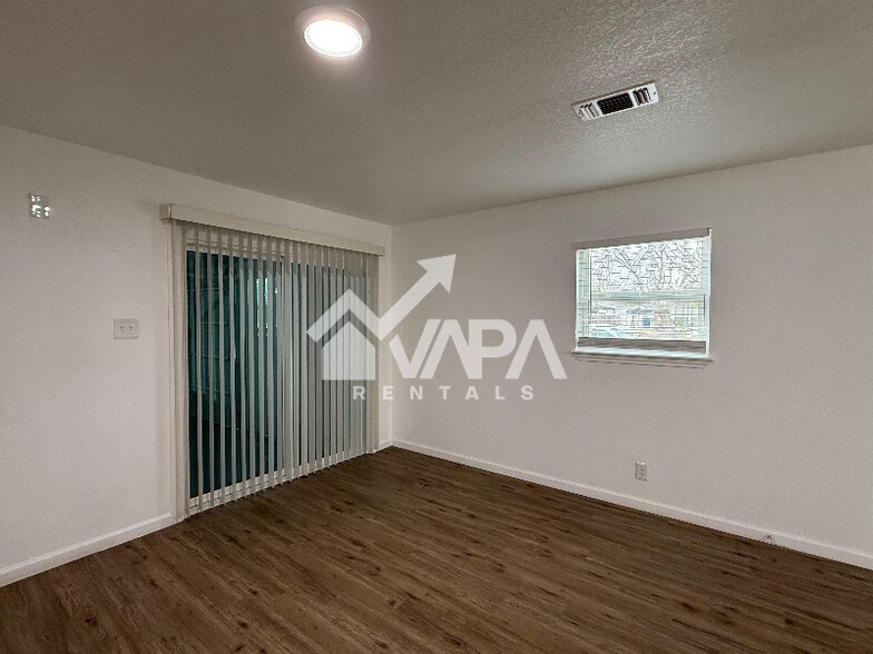 Building Photo - 174 Daytona Dr