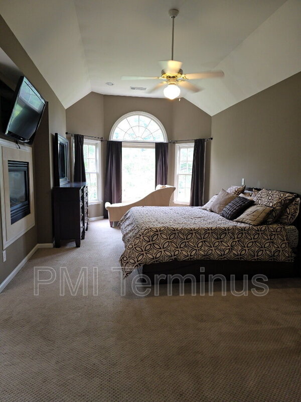 Building Photo - 3307 Fieldwood Dr SE