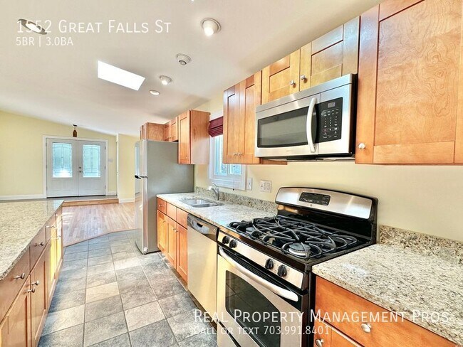 Building Photo - 1552 Great Falls St