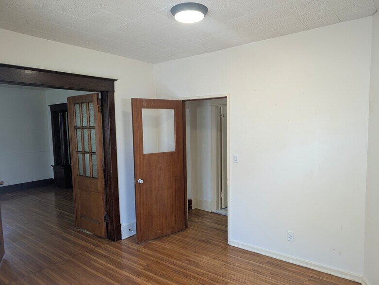 Building Photo - 1524 S 24th St