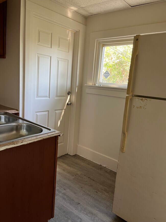 Building Photo - 1459 Fort Park Blvd