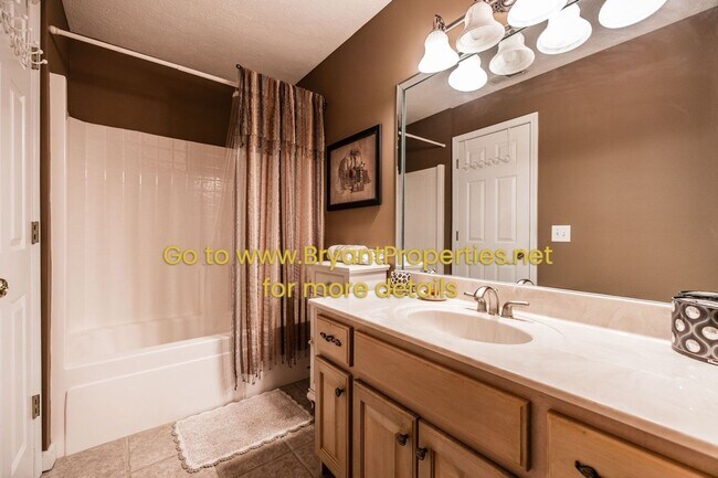 Building Photo - Madison/Rivergate Area - 3 Bedroom, 2.5 Baths