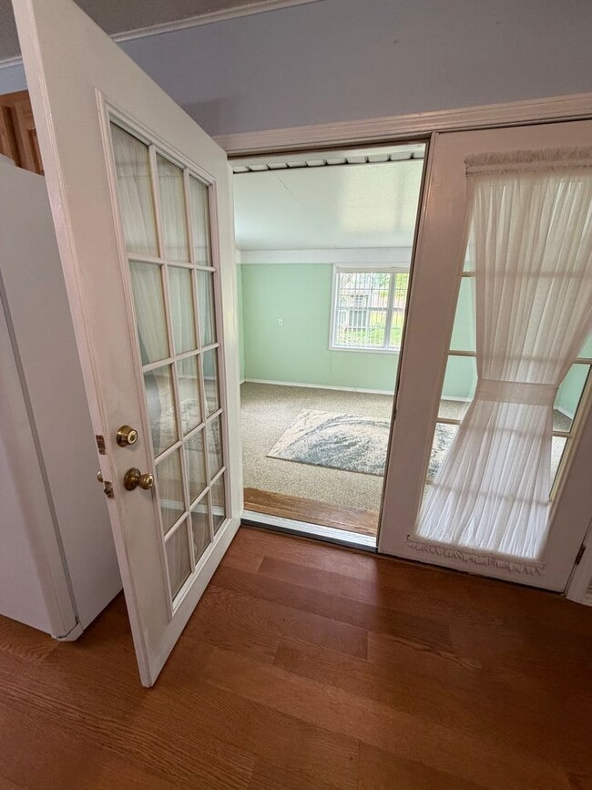 Building Photo - 3 Bedroom | 1 Bathroom | 2 Car Garage | Springfield MO!