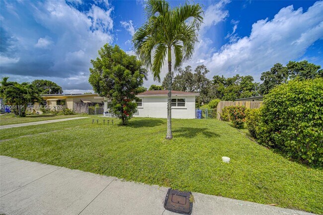 Building Photo - 6433 SW 25th St