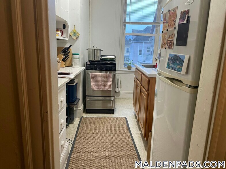 Building Photo - 170 Maple St