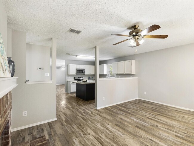 Building Photo - 8212 Canoe Ridge Ln
