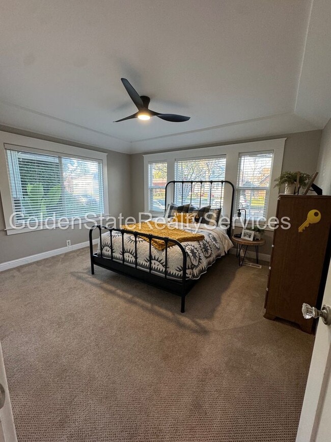 Building Photo - Pleasant St