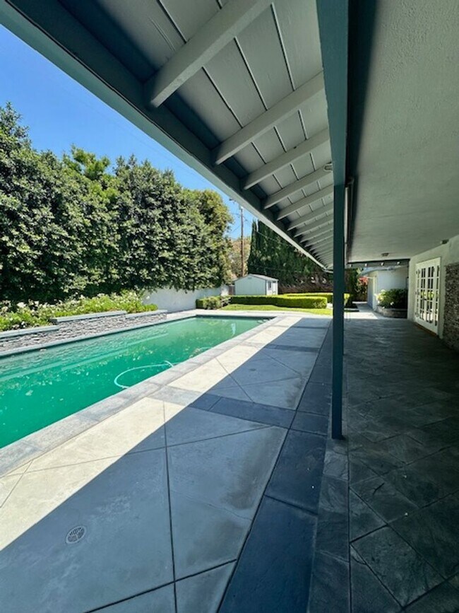 Building Photo - A True Gem in One of the Most Sought-After...