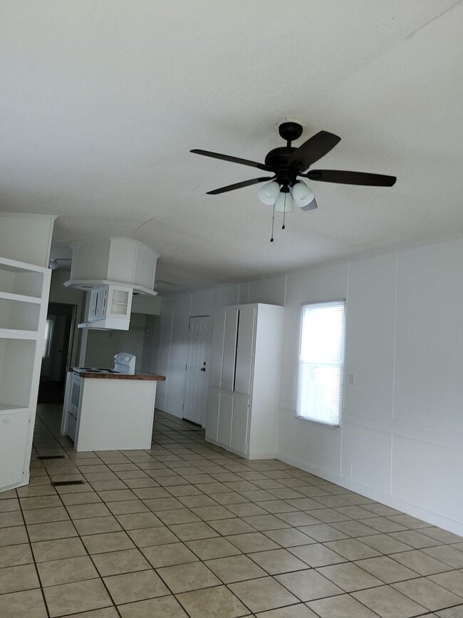 Building Photo - Ready to Move in!