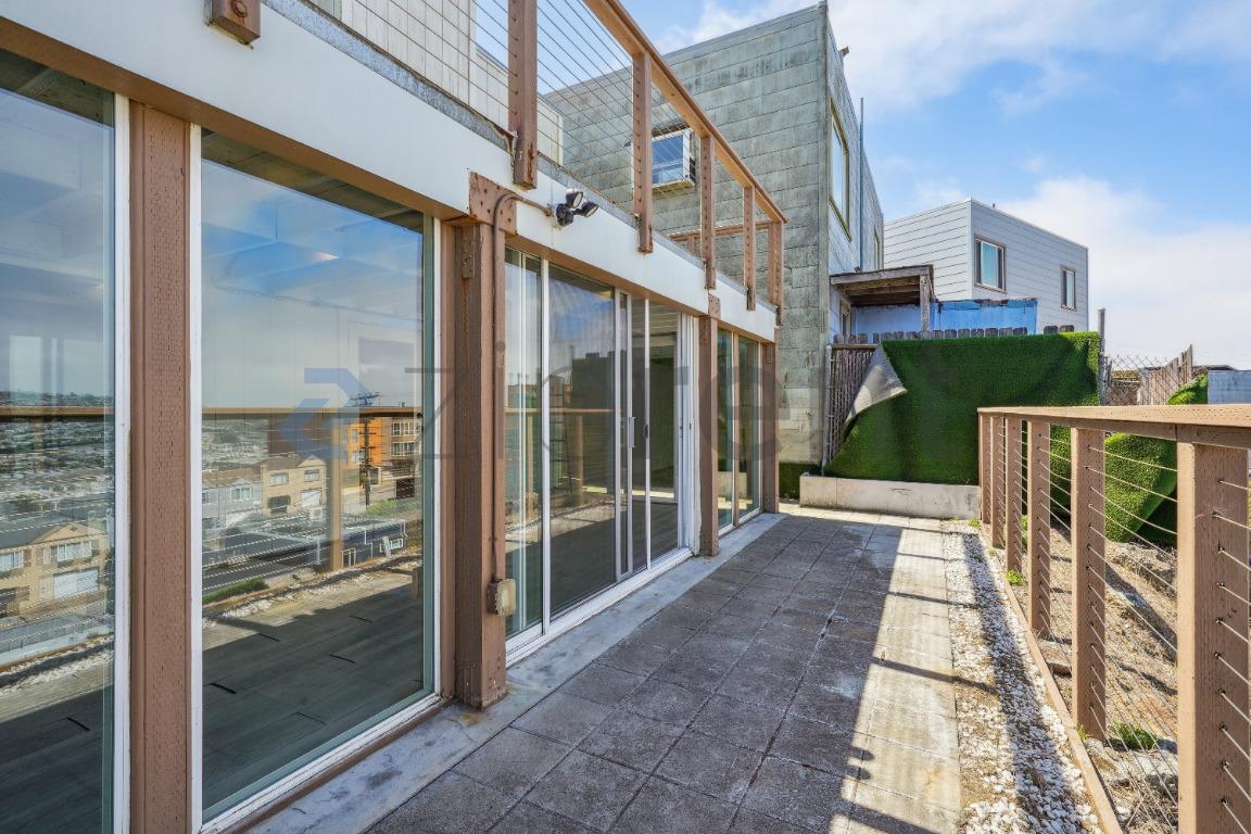 Building Photo - Unit