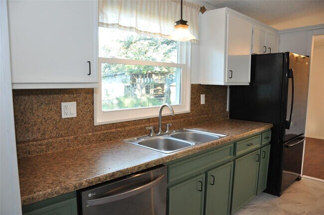 Building Photo - 367 Mesquite St