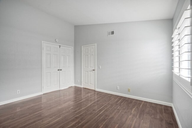 Building Photo - 3750 Via Del Rancho
