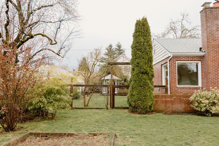 Building Photo - 3200 SE 78TH AVE